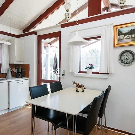 4 Person In Hemmet-by Traum Hemmet